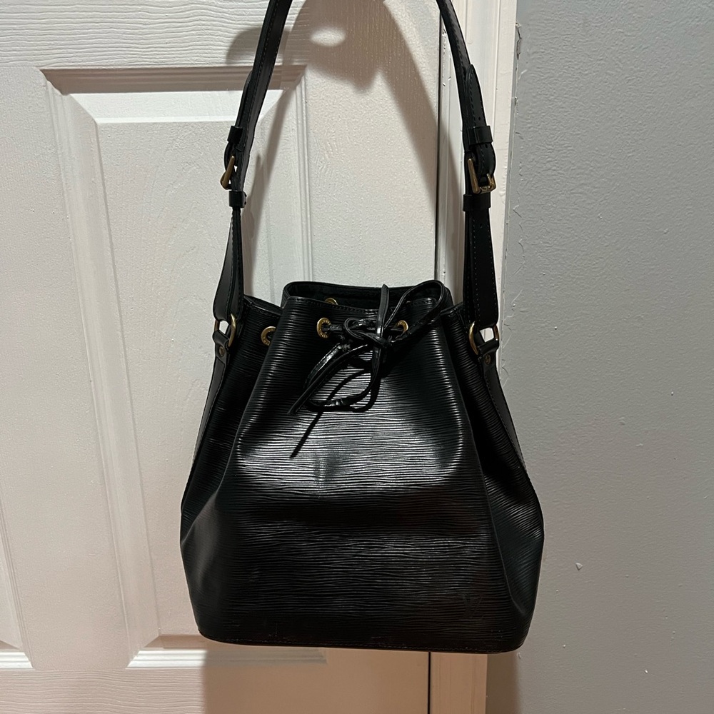 Louis Vuitton Black Leather Shoulder Bag Epi